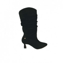 Botas de camurça e salto...