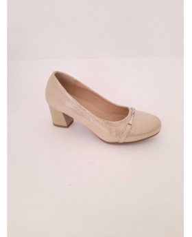 Sapato de senhora bege, com...