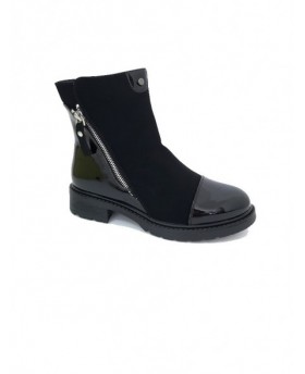 Bota de senhora com verniz