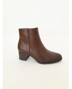 Bota de senhora com tacão 5cm