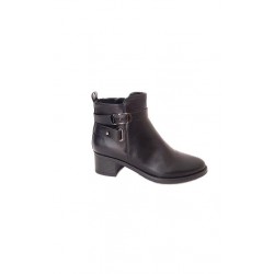 Bota de senhora com tacão 4 cm